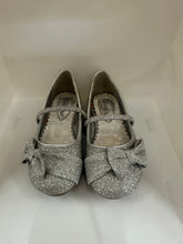 Load image into Gallery viewer, Glittery Slip-on with Asymmetrical Bow