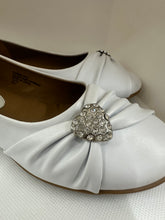 Load image into Gallery viewer, Elegant Bow & Crystal Heart Slip-On Flats