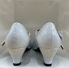 Load image into Gallery viewer, Rhinestone-Embellished Bow-Adorned Strap Kitten Shoes