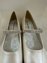 Load image into Gallery viewer, Pearlescent Crystal Ballerina Shoes
