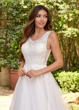 Load image into Gallery viewer, Moda Bella Bridal Gown