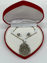 Load image into Gallery viewer, Pearl + Pavé Set