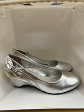 Load image into Gallery viewer, Sparkly Bow &amp; Ribbon Wedge Shoes
