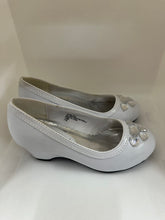 Load image into Gallery viewer, Crystal Hearts Wedge Shoes

