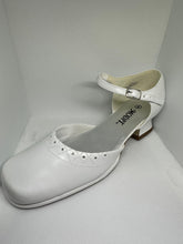 Load image into Gallery viewer, Diamond Stitch + Crystal Square Toe Block Shoes
