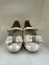 Load image into Gallery viewer, Pearlescent Bow &amp; Crystal Ballerina Shoes
