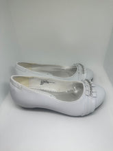 Load image into Gallery viewer, Rhinestone Adorned Pleated Ribbon Block Shoes
