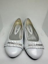 Load image into Gallery viewer, Rhinestone Adorned Pleated Ribbon Block Shoes
