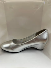 Load image into Gallery viewer, Sparkly Bow &amp; Ribbon Wedge Shoes
