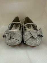 Load image into Gallery viewer, Glittery Slip-on with Asymmetrical Bow
