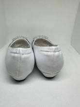 Load image into Gallery viewer, Rhinestone Adorned Pleated Ribbon Block Shoes
