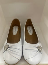 Load image into Gallery viewer, Elegant Bow &amp; Crystal Heart Slip-On Flats
